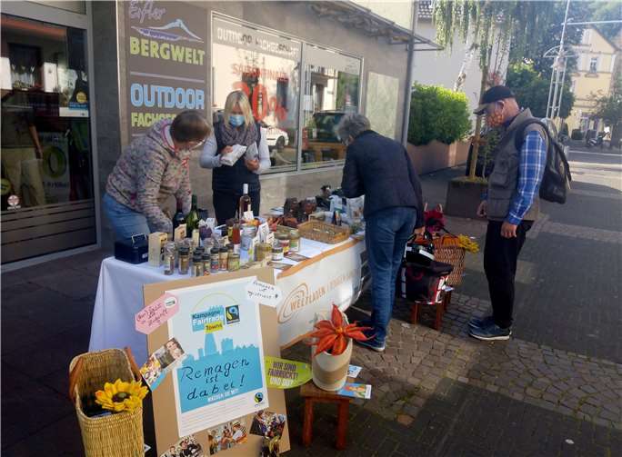 Während des Markttages in Remagen.Quelle: Weltladen Remagen-Sinzig