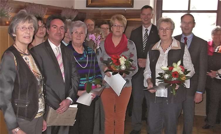 Während des Patronatsfestes wurden vier Mitglieder für ihr aktives Singen im Chor geehrt. privat