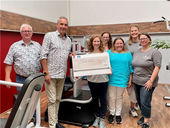 Während des diesjährigen Sommerfestes übergaben Mitarbeiter der Firma Medfit aus Bad Hönningen eine Spende in Höhe von 600 Euro an den Vorstand der SriLanka-Kinderhilfe.  Foto: SriLanka-Kinderhilfe e.V.