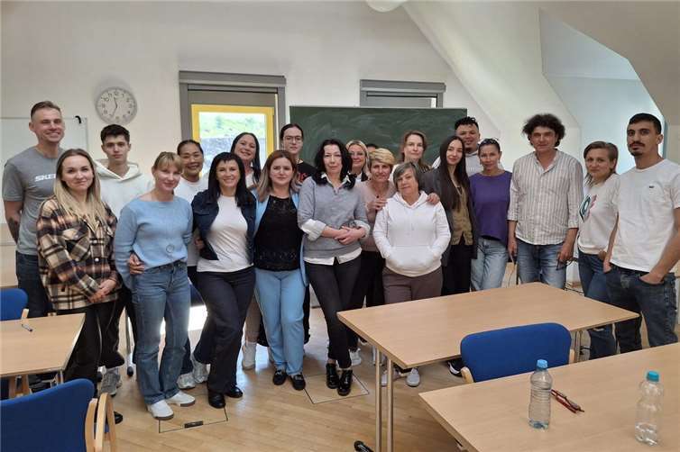 „Jede Sprache ist ein neues Leben“ Während des erfolgreichen Jahres im Kurs wurden viele Freundschaften geschlossen und nicht zuletzt haben die Teilnehmerinnen und Teilnehmer verbesserte Chancen, einen Arbeitsplatz zu finden. Foto: Nicola Larner, KVHS Cochem-Zell