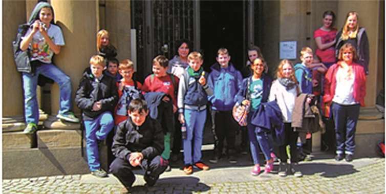 Während die 5a sich ein Theaterstück ansah, besuchte die 5b das Museum König. privat