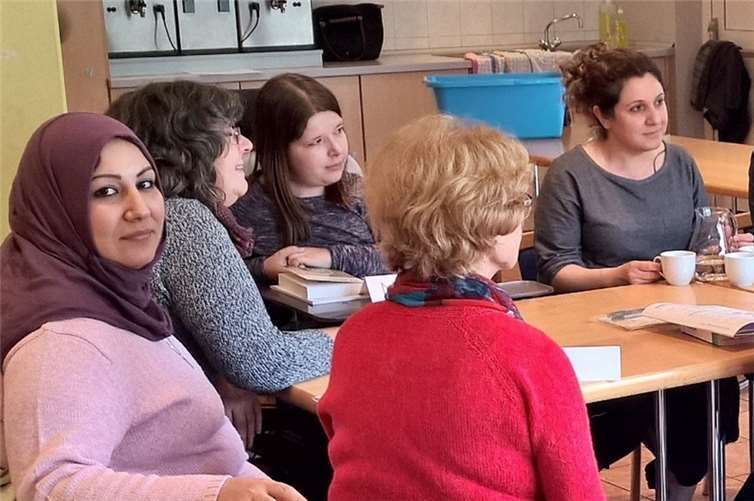 Während die Mütter in der Gruppe Deutsch lernen, werden die Kinder betreut. privat