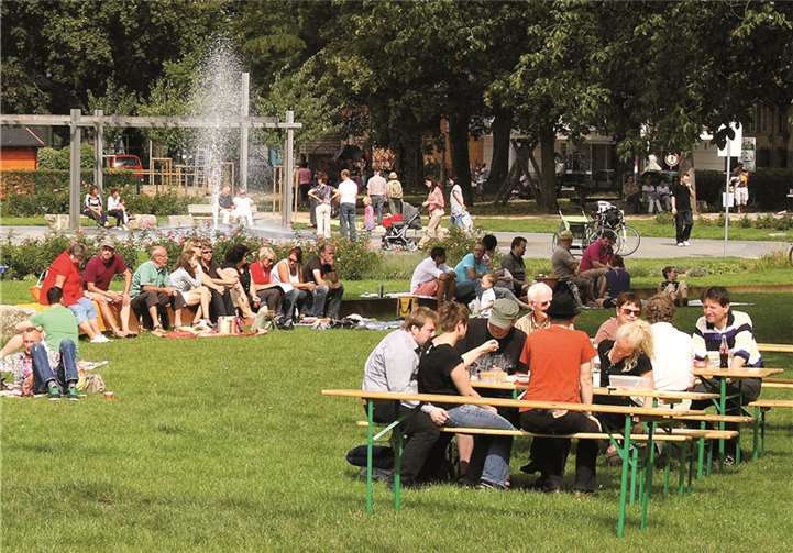 Während die Oldtimer unterwegs sind, findet in den Gortheanlagen ein Picknick statt..Stadtverwaltung