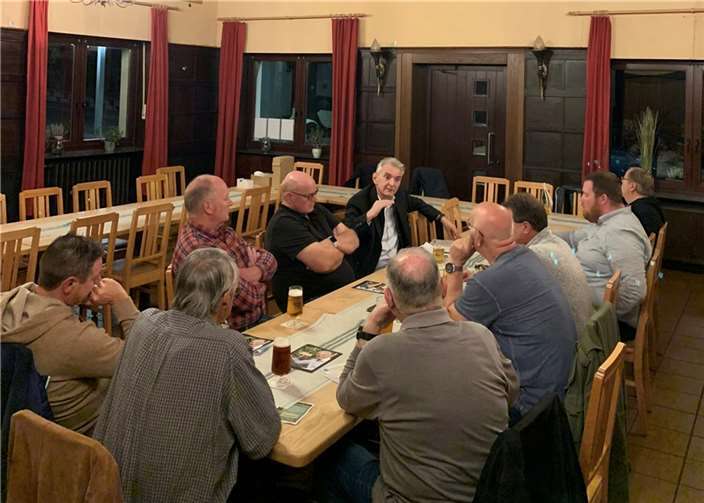 Während einem informativen und interessanten Austausch hatten die Bürgerinnen und Bürger des Stadtteils Miesenheim die Gelegenheit, ihre Fragen an den OB-Kandidaten Claus Peitz zu richten. Foto: CDU Miesenheim