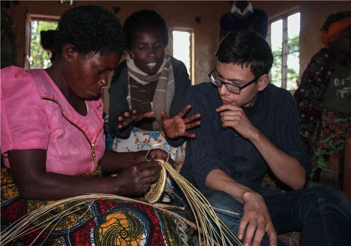 Während einer Jugendbegegnung informierten sich junge Menschen aus dem Rhein-Lahn-Kreis über das vom Arbeitskreis geförderte Projekt für Frauen. David metzmacher