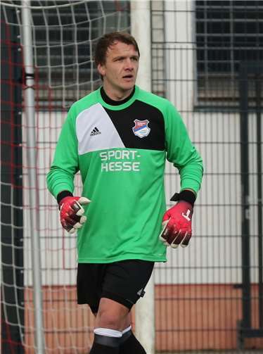 Während für Johann Heinz zwischen den Pfosten der ersten Mannschaft Schluss ist, wird der 31-Jährige nunmehr im Nachwuchsbereich Torhüter trainieren.