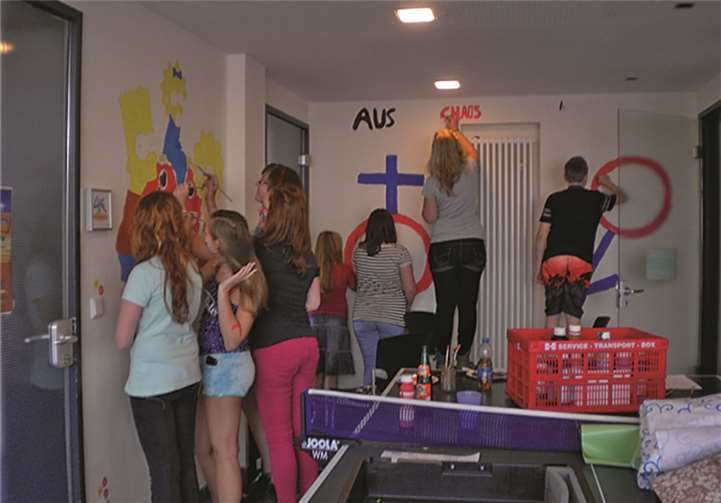 Wände der Einrichtung wurden bemalt - und alle Beteiligten hatten eine Menge Spaß daran. privat