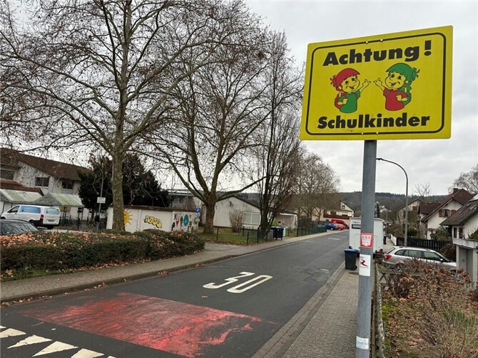 Wäre ein verkehrsberuhigter Bereich nahe der Bad Bodendorfer Schule sinnvoller?  Foto: ROB