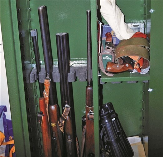 Waffen müssen mit der Munition sicher aufbewahrt werden. Wer Gewehre und Revolver führt, muss sie in vorgeschriebenen Waffenschränken sicher deponieren. Foto: TT