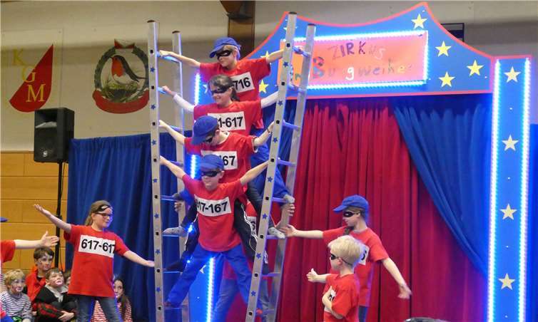 Waghalsige Menschenpyramiden standen auf dem Programm.  privat