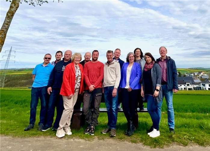Wahllisten-Kandidat*innen von links nach rechts: Thomas Ackermann, Andreas Gail, Jörg Meurer, Edith Weber, Werner Haupt, Sebastian Lauterbach, Raimund Gail, Kay Alt, Jutta Tetzlaff, Claudia Hiller, Joana Gail und Joachim Tetzlaff.  Foto: privat