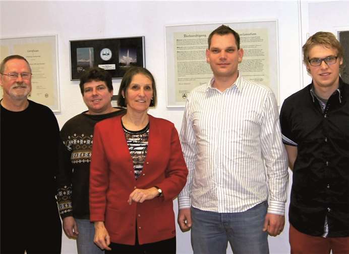 Walburga Rudolph (Mitte) Ulrich Post (li.), Stephanie Schönberger (2.v.l.), Johannes Willems (2.v.r.), Pascal Henk (r). privat
