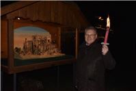 Waldbreitbachs Erster Beigeordnete Victor Schicke eröffnete das Weihnachtsdorf.