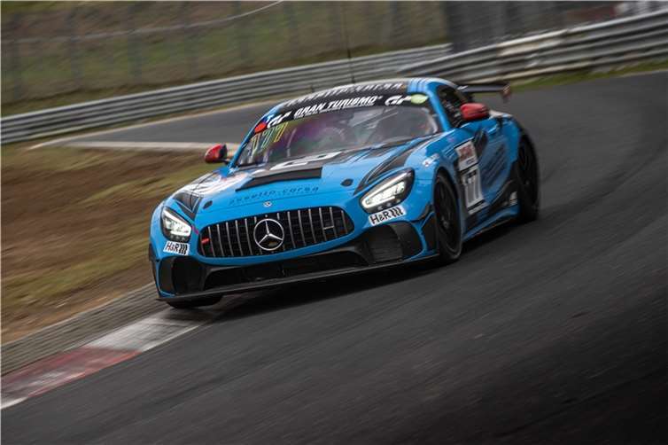 Waldow Performance sah beim ersten Lauf der Nürburgring Langstrecken-Serie als Zweiter die Zielflagge in der Klasse SP10. Foto: 1VIER.com