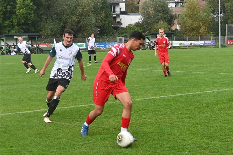 Walid Hanioui eröffnete in Metternich den Torreigen für den TuS Mayen.