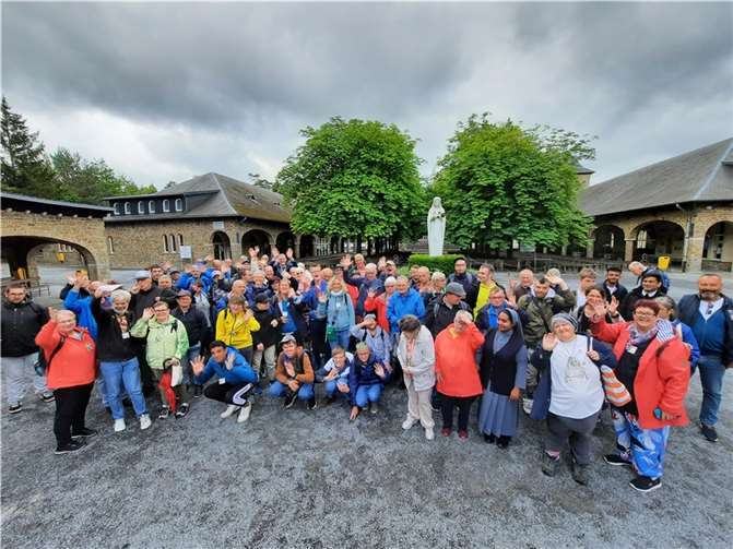 Wallfahrtsgottesdienst in Banneux: Glaube und Gemeinschaft stärken die Teilnehmer.  Foto: Br. Michael Ruedin