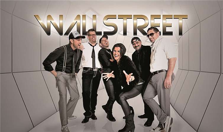 Wallstreet begeistern mit Bühnen- und Lichttechnik sowie glasklarem Sound.  Privat