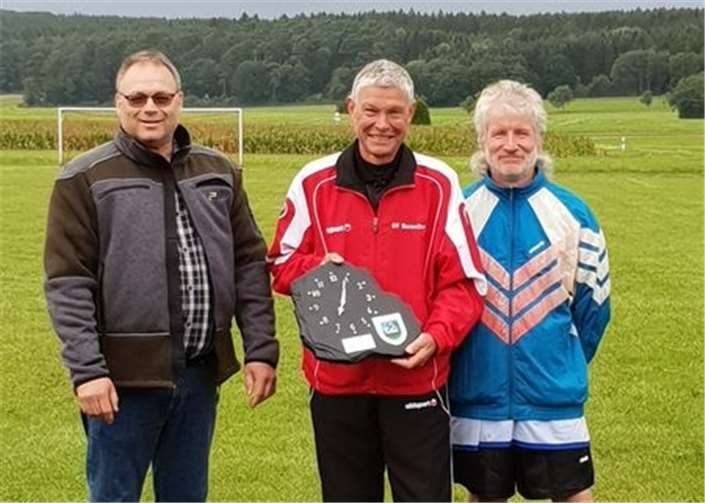 Walter Adrian wurde für seine Verdienste geehrt.