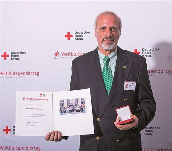 Walter Holzmann aus Vallendar ist einer der eifrigsten Blutspender Deutschlands.privat