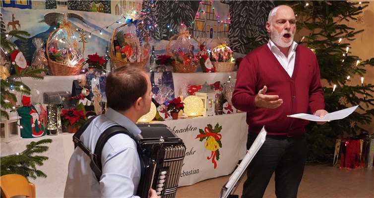 Walter Kohns mit Begleitung von Marco Seidl am Akkordeon begeisterte das Publikum.