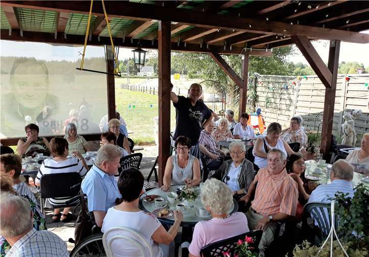 Walter Lehnertz nimmt als „80 Euro Waldi“ an der ZDF-Trödel-Show „Bares für Rares“ teil und führt in Krekel ein kleines Café.privat