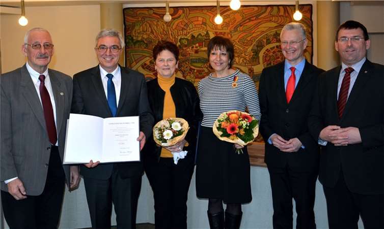 Walter Lotz (v.l.), Innenminister Roger Lewentz, Monika Birlenbach, Gabi Laschet-Einig, Landrat Frank Puchtler und der Landtagsabgeordnete Jörg Denninghoff.Uwe Gilberg-Rindsfüßer