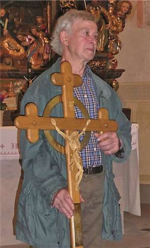 Walter Schuld wurde in der Gnadenkapelle in St.Jost/Langenfeld geehrt. Schuld war über 55 Jahre bei der Wallfahrt dabei, davon etliche Jahre als Kreuzträger.privat