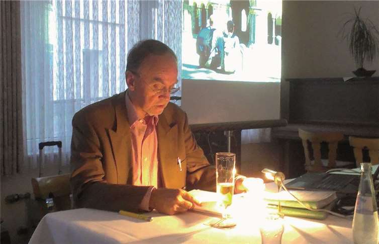 Walter Töpner liest aus seinen Werken. privat