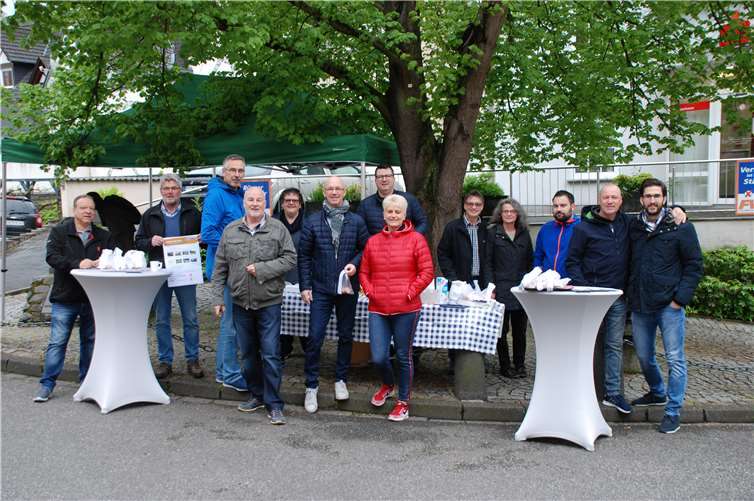 Walter Uhrmacher und sein Wahlteam erwarten die interessierten Bürger.Fotos: privat