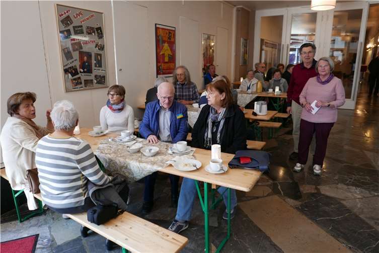 Waltraud Becker freute sich über den guten Zuspruch.  Foto: Gerhard Neumann