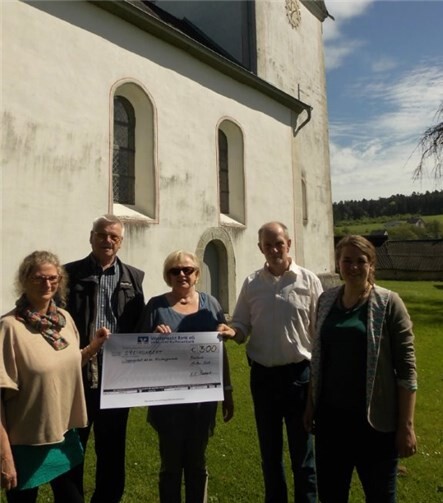 Waltraud Franzen (Jugendleiterin), Günter Steube (2. Vorsitz.VVR), Annelie Baumgärtner (1. Vorsitz. VVR), Marcus Bischoffberger (Geschäftsführer VVR), Katrin Koelmann (Pfarrerin in Raubach).privat