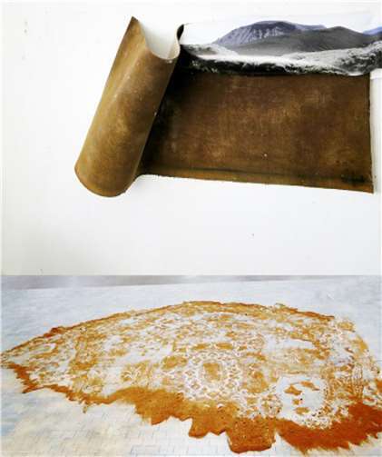 Wand- und Bodenarbeit von Margret Schopka.