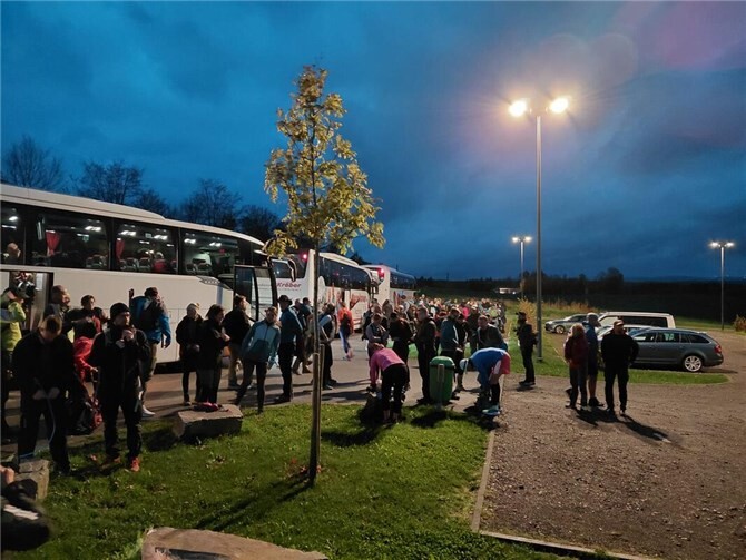 Vielfalt der Strecken begeistert internationale Wanderer Wanderer am Start zum Grierlay-Trail in Sosberg. Fotos: Schnelle Füße Koblenz