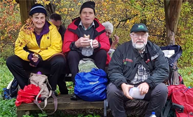 Wanderer bei der Rast. Ulli Balle