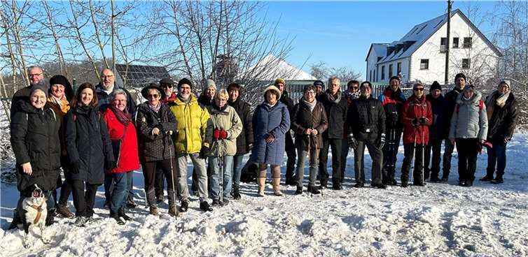 Wandergruppe der FWG Trimbs e.V. am Rastpunkt in Nettesürsch.  Foto: privat