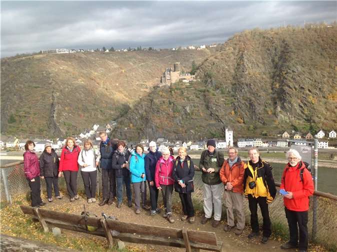 Wandergruppe oberhalb von Oberwesel.Foto: Ursula Christ