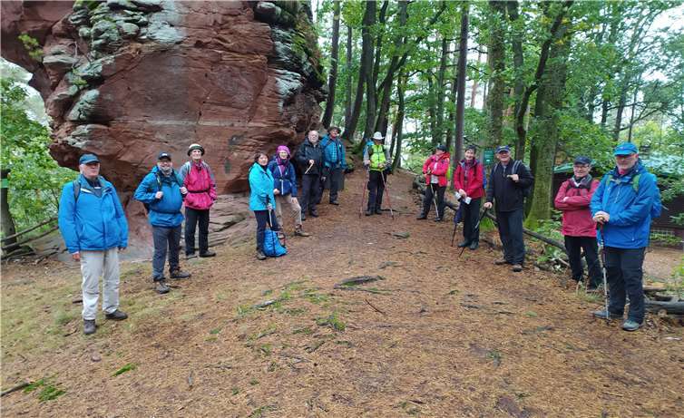 Wandern in Corona-Zeiten: Der Abstand wird eingehalten. Foto: Wolfgang Schmidt