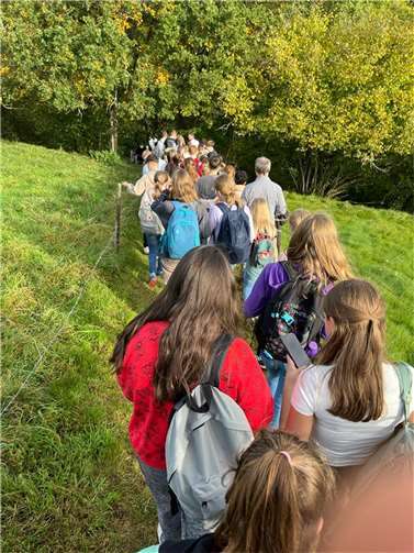 Wanderung der Schüler der St. Stephanus Realschule plus Nachtsheim am letzten Schultag vor den Ferien. Fotos: privat