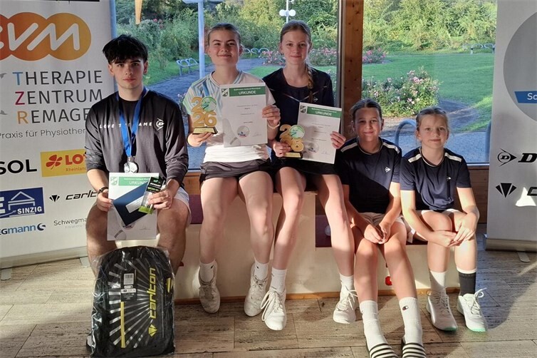 Waren beim Schwegmann Junior-Cup erfolgreich (v.li.): Erik Gebhardt, Jolina Saftig, Charlotte, Luna und Frieda Haevescher