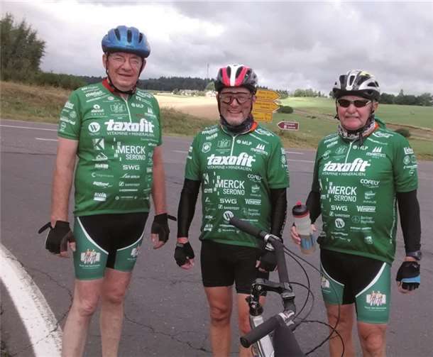 Waren gemeinsam unterwegs mit dem Rad (v.li.): Gerhard Keßler, Alfred Höfer, Dietmar Höfer und...