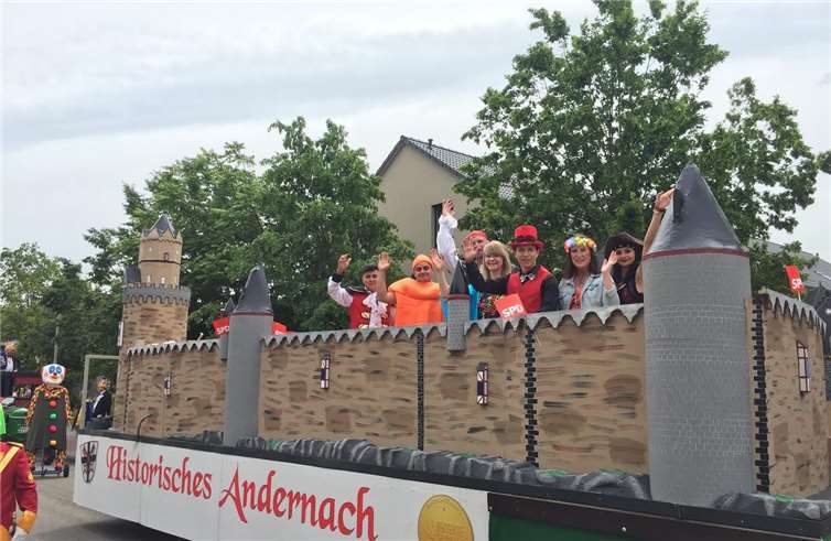 Waren mit eigenem Prunkwagen dabei: die Andernacher Jusos. privat