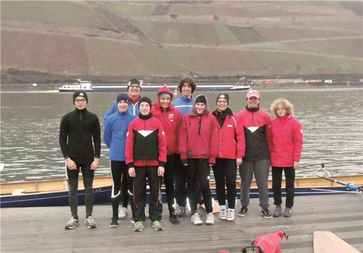 Warm eingepackt genossen die zehn Ruderer ihre Adventstour.privat