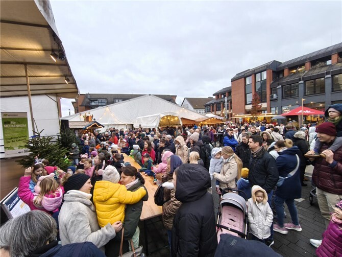 Warten auf den Nikolaus am „Zintemaat“-Sonntag.