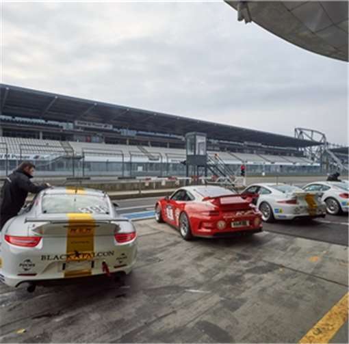 Warten auf die grüne Ampel: Der Probe- und Einstelltag am 19. März gilt als Warm-up für die Rennsaison in der „Grünen Hölle“. Nürburgring/Kah