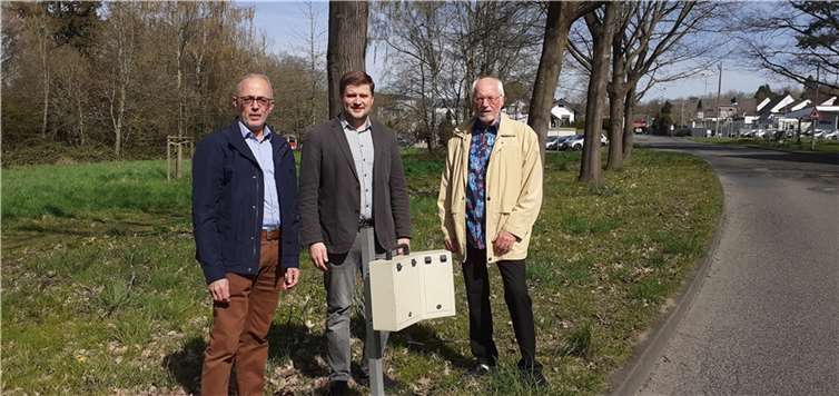 Warten gespannt auf die Verkehrsdaten: Wolfgang Hardt, Investor Eduard Gossen, Romed-Heinrich Kaufhold. Foto: CDU OV/W.Hardt