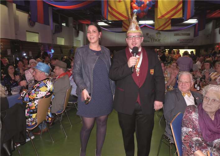 „Warum hast Du nicht nein gesagt“, fragten Verena Höfker (Köhn) und Dominik Mittler alias Roland Kaiser und Maite Kelly.