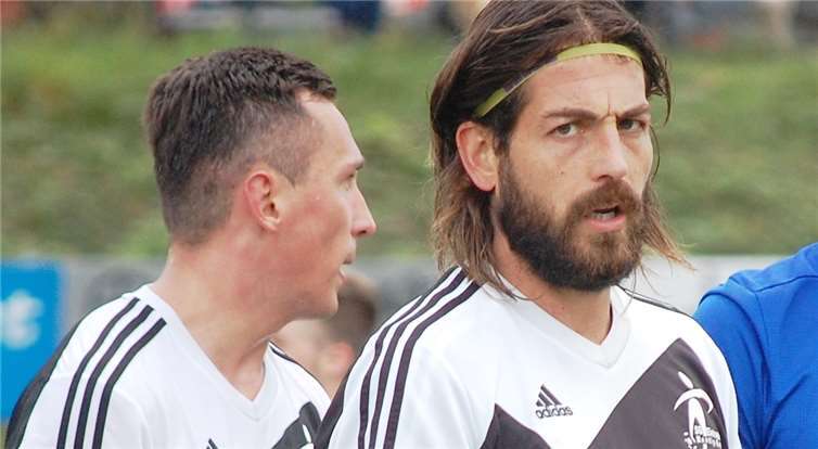 Warum so skeptisch? Kapitän Florian Schlich sorgte an der Mosel per Kopfball für den 1:1-Endstand.