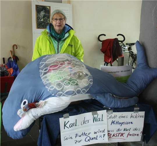 Was Plastik in den Ozeanen anrichtet, will der BUND an seinem Infostand bewusst machen. Foto: privat