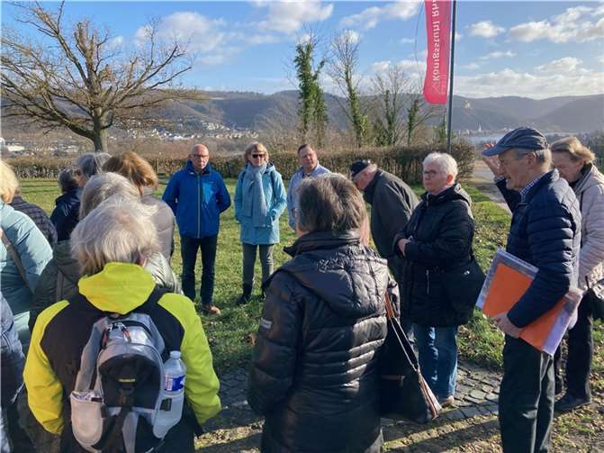 Königsstuhl, Fachwerkhäuser und Hähnchen Was der Königsstuhl mit Königen zu tun hat und welche Highlights Rhens sonst noch zu bieten hat, zeigte Franz-Josef Schmillen.Foto: Verbandsgemeinde Weißenthurm / Nina Ketzner und Andrée Garmijn