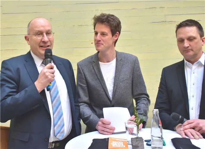Was die Politik für Auszubildende tun kann, wollte der Moderator von Joachim Noll (re.) und Bernhard Meiser (li.) wissen.
